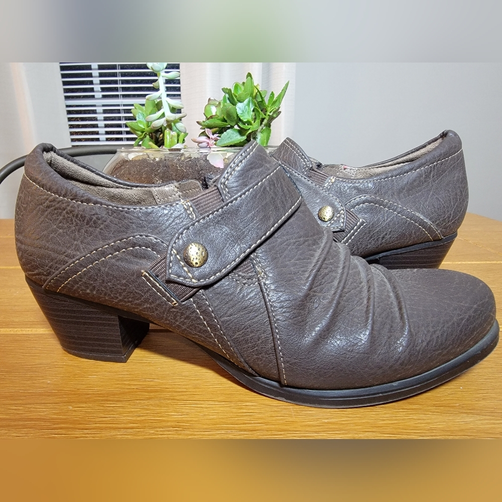 Natural Soul Brown Ankle Booties - Size 6